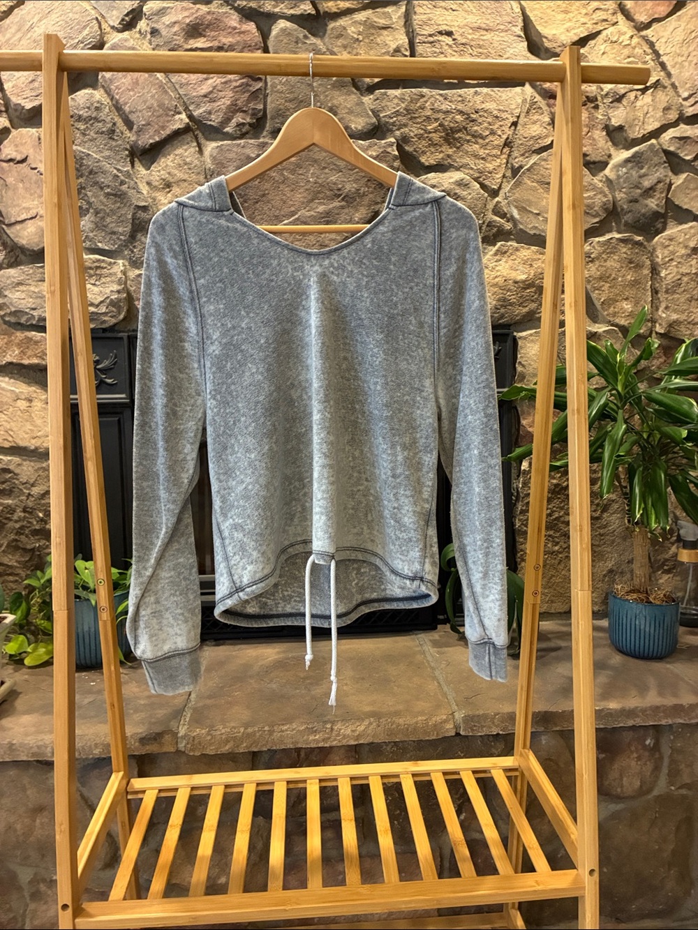 2 LIV lightweight distressed women’s hoodie
